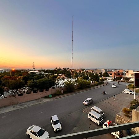Comfortable Rental Apartments In Bahria Town Равалпінді Екстер'єр фото